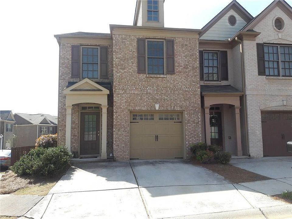Main entrance and driveway
