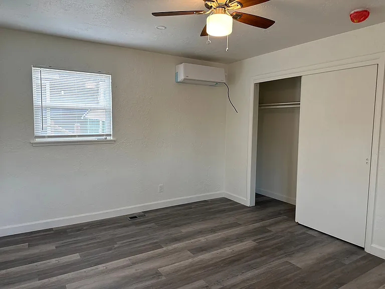 796 Moran St — Photo 15