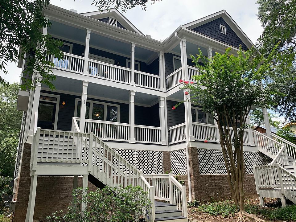 Front view of house. Left side is what is being rented.