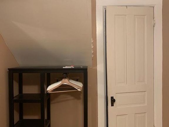 5th image of 2318 W Melrose St #2
