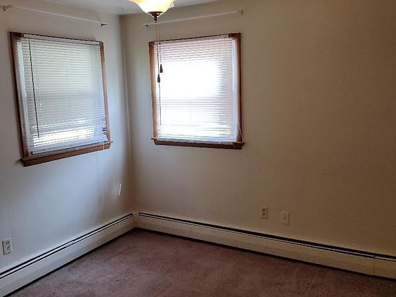 4th image of 320 E Chestnut St #2