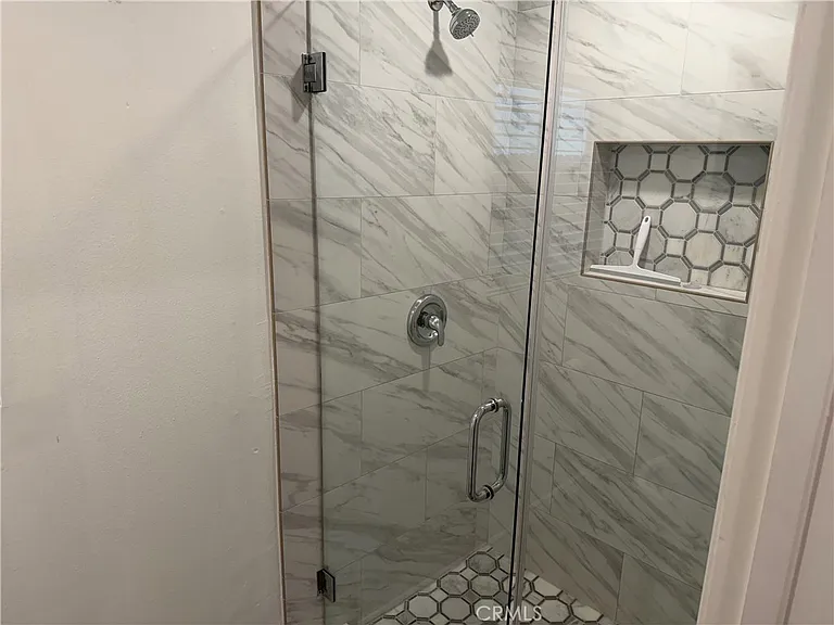 511 Mariposa Ave — Photo 17
