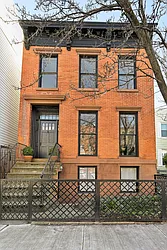 112 Oak Street in Greenpoint
