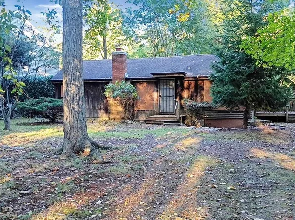 24 Lewin Dr, Wading River, NY 11792