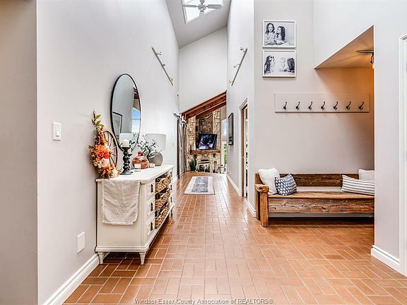 4th image of 4011 Hickory Acres Dr