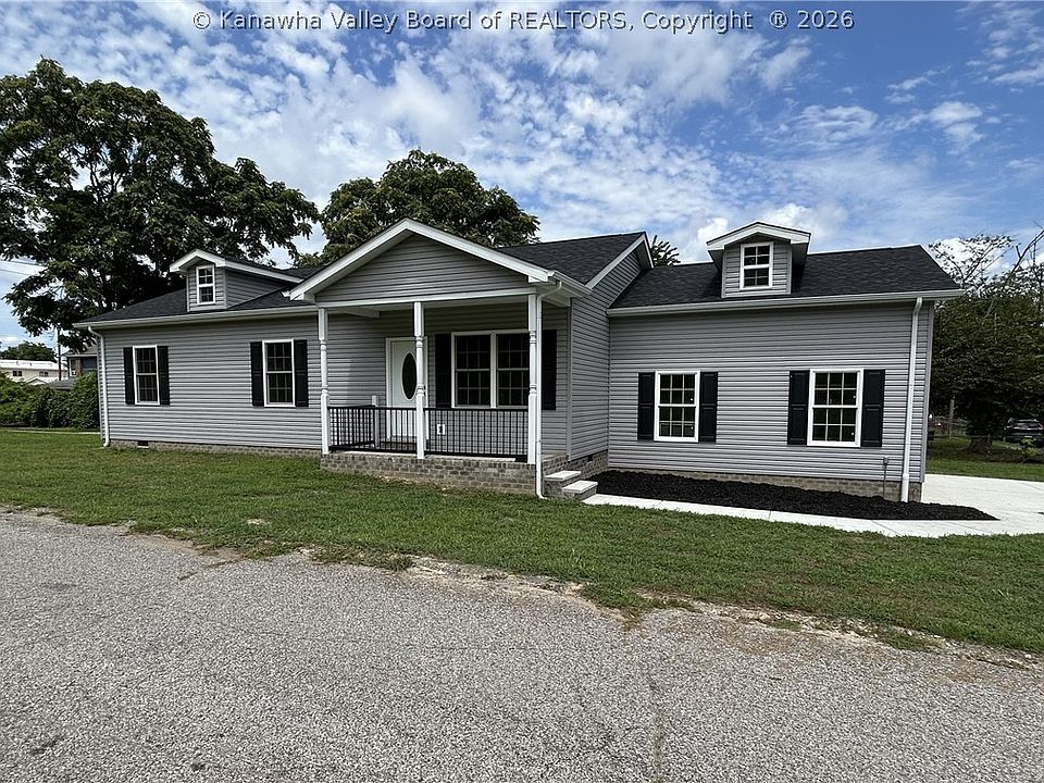1st image of 747 Drew St
