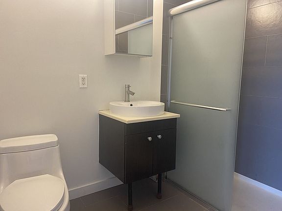 4th image of 184 Noll St APT 4G
