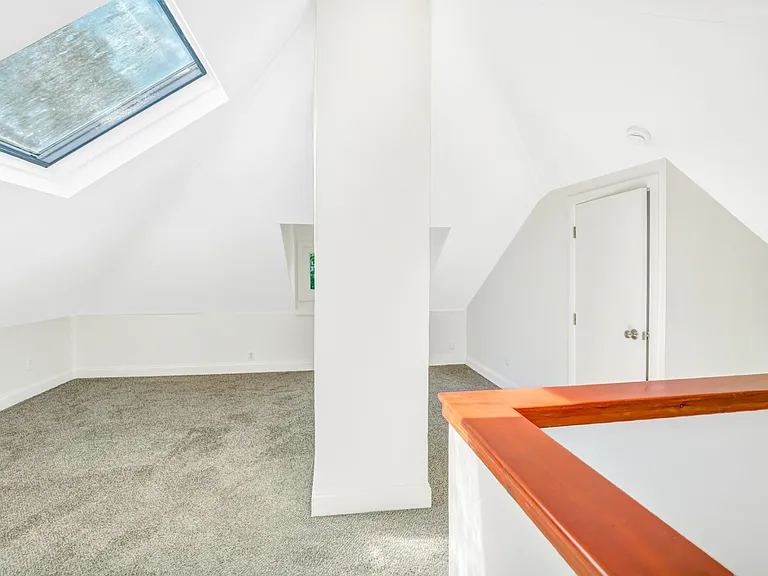 29 Hazelhurst Ave — Photo 5
