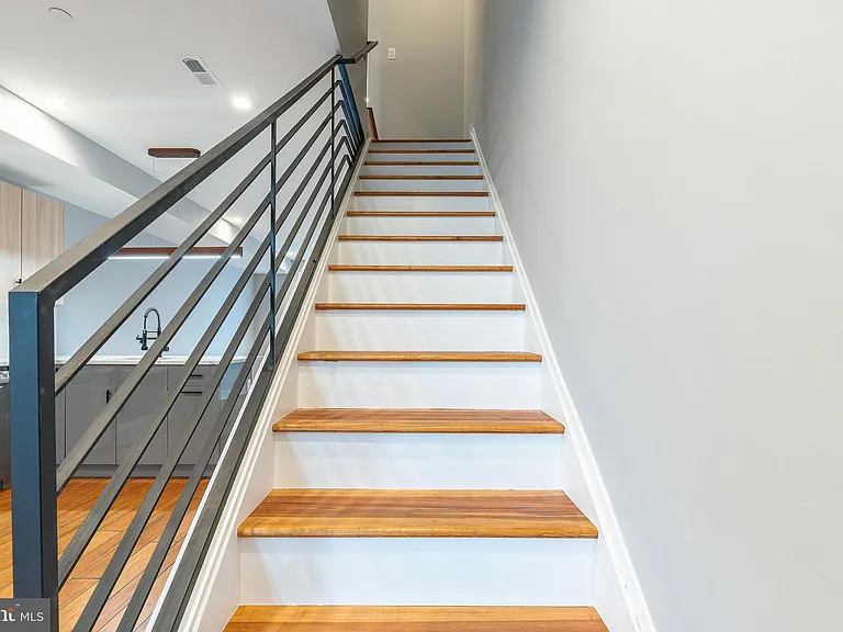 2821 Livingston St #2 — Photo 11