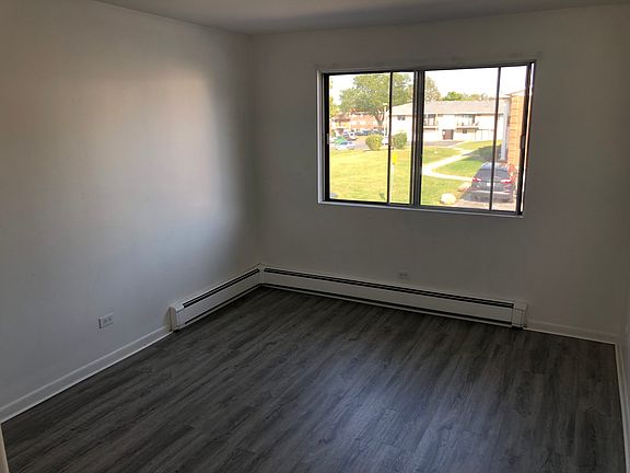 3rd image of 1439 Carriage Ln