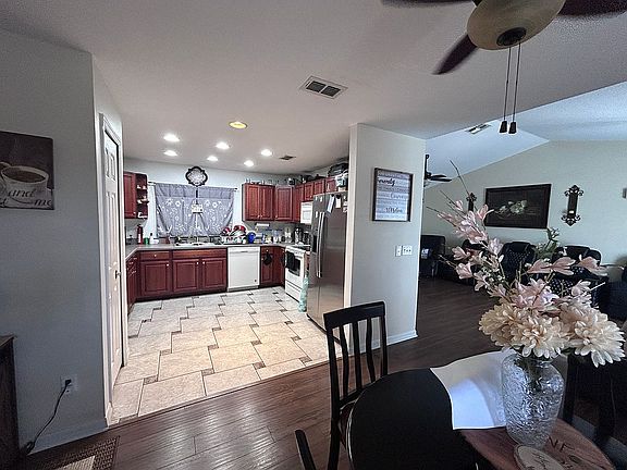 3rd image of 311 Morningview Dr