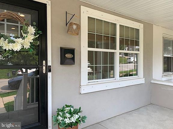3rd image of 423 E 10th Ave