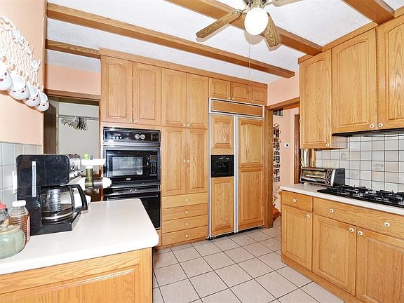3rd image of 236 Sterling Ct