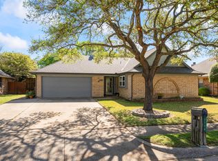 3736 Rolling Meadows Dr, Bedford, TX 76021