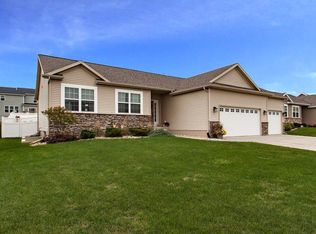 2121 Hallbrook St SW, Cedar Rapids, IA 52404