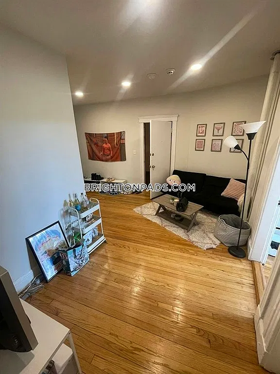 370 Chestnut Hill Ave — Photo 3