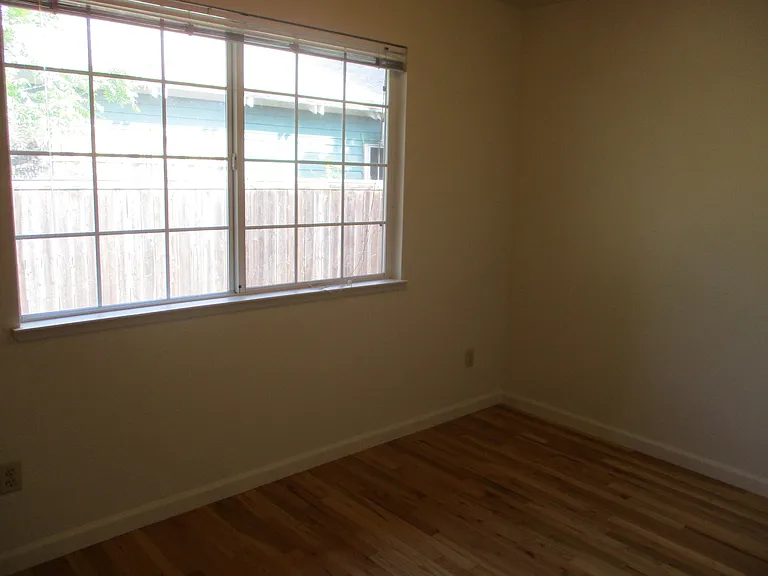 1608 Laburnum Ave — Photo 7