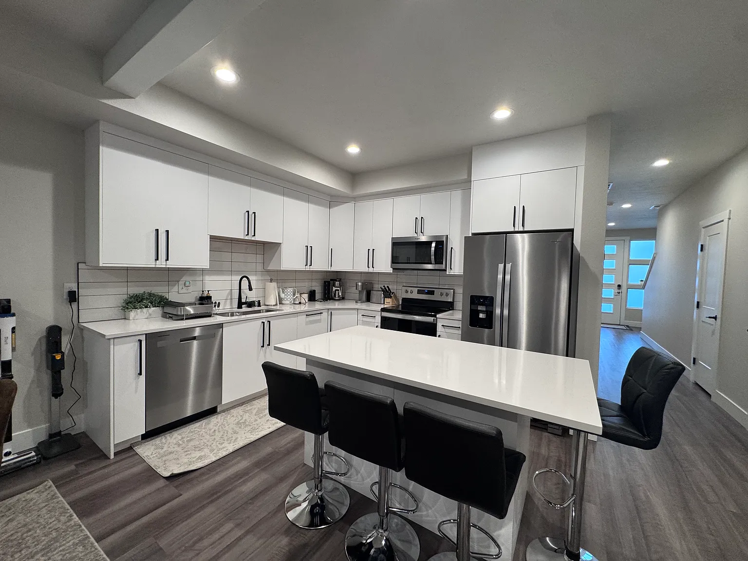 3 bed, 1476 sqft, $2,425 — Photo 3