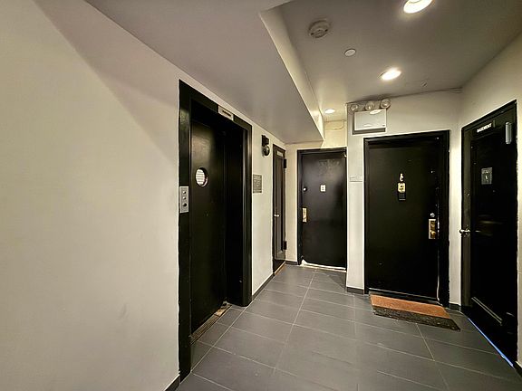 5th image of 31 E 21st St APT 1C