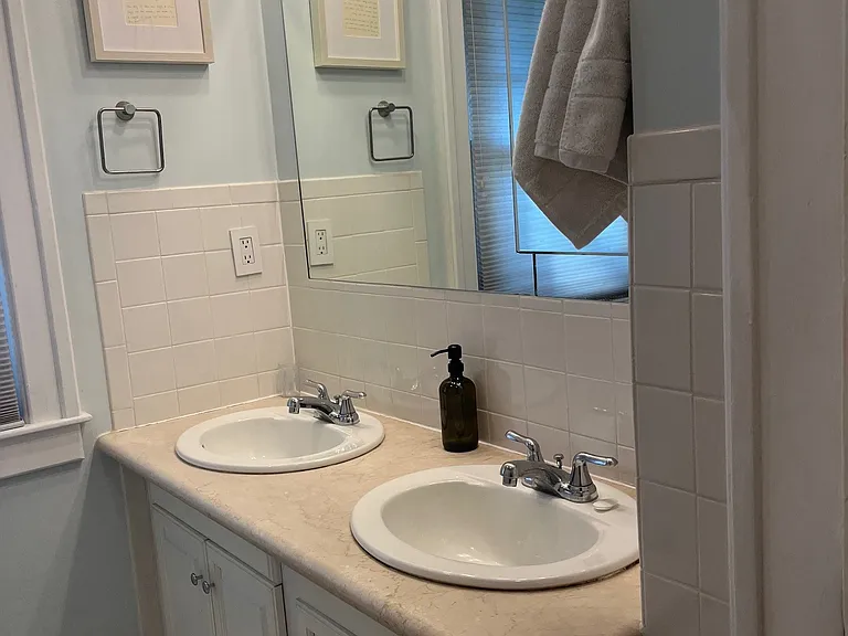 2409 N Upton St — Photo 12