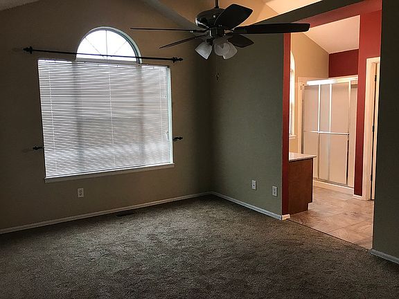 Master w/ attached bath