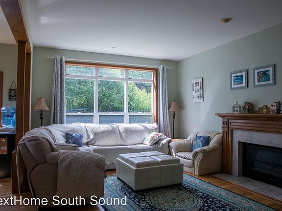 4th image of 1400 Latham Ct