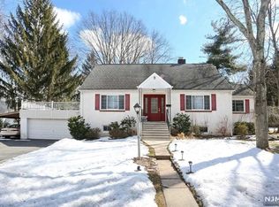 599 Colonial Blvd, Washington Township, NJ 07676