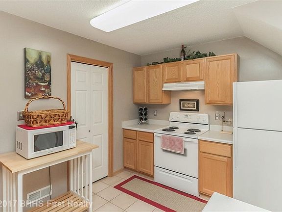 5th image of 6855 Woodland Ave Unit 1307