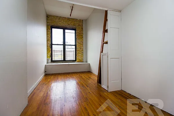 Rented by EXR | media 5