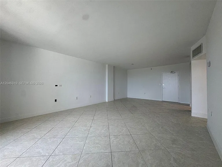 10275 Collins Ave #318 — Photo 6