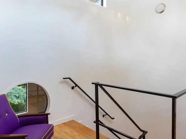 712 Ladd Road image 15 of 32