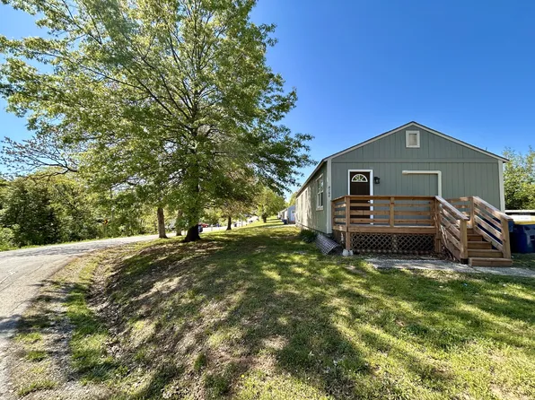 8160 Oak Dr, De Soto, KS 66018