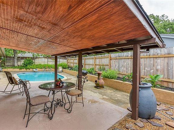 4th image of 1698 Dickerson Dr