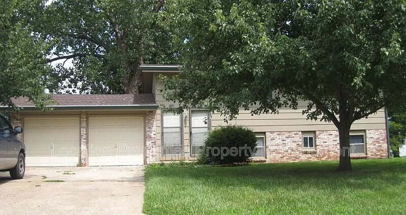 2 bed, 1.0 bath, 864 sqft, $950 — Photo 1