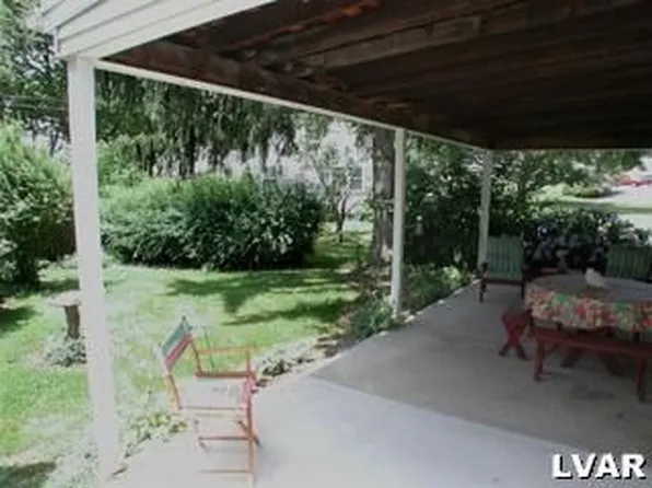 37 Henry Ave, Nazareth, PA 18064