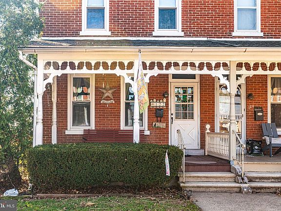 2nd image of 122 Jefferson St