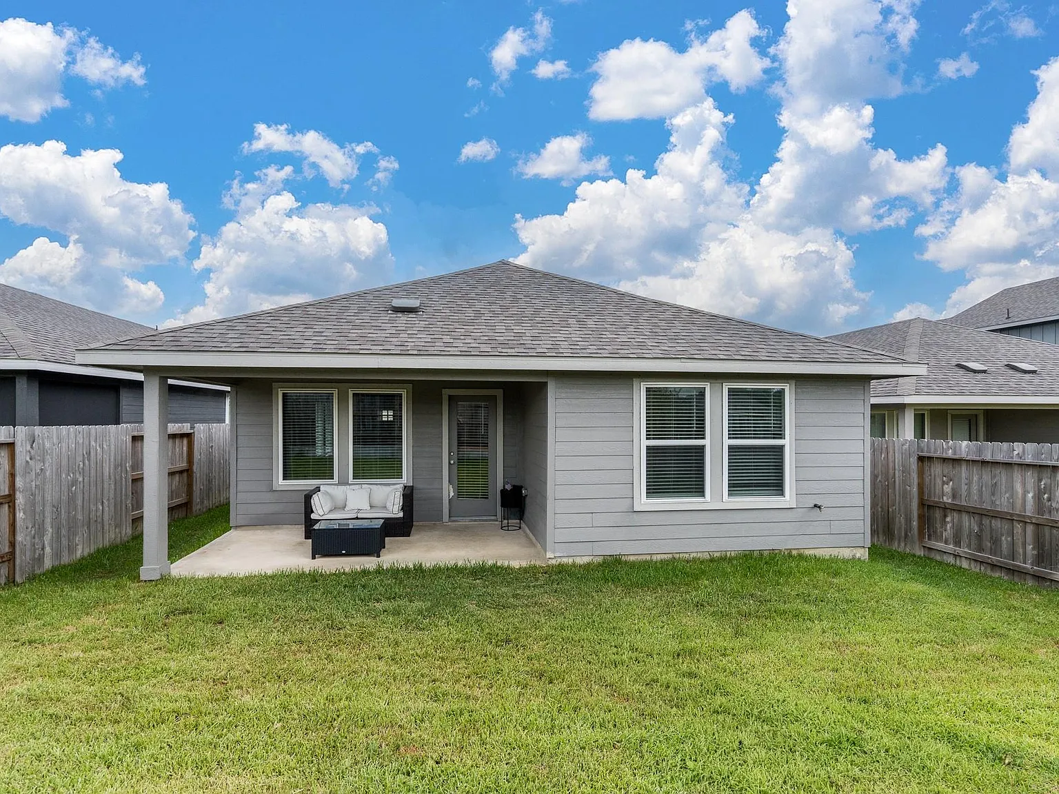 4 bed, 2.0 bath, 1565 sqft, $2,300 — Photo 3