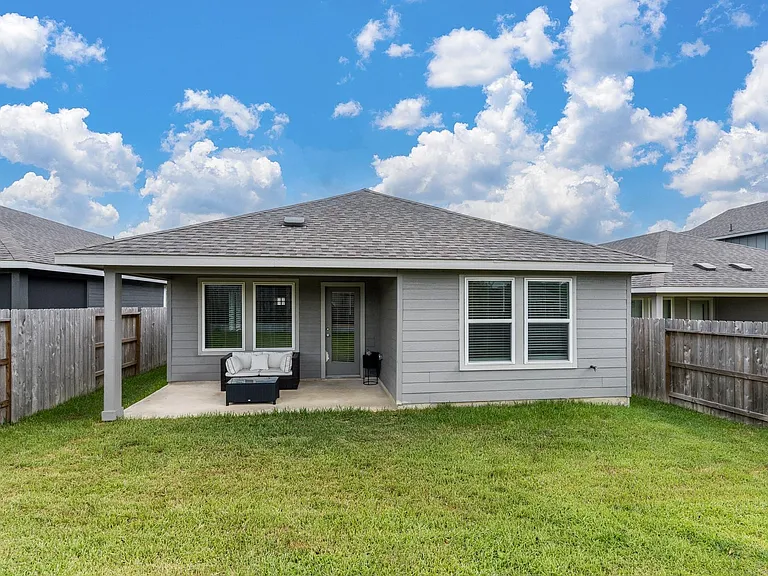 219 Charles Ridge Dr — Photo 4