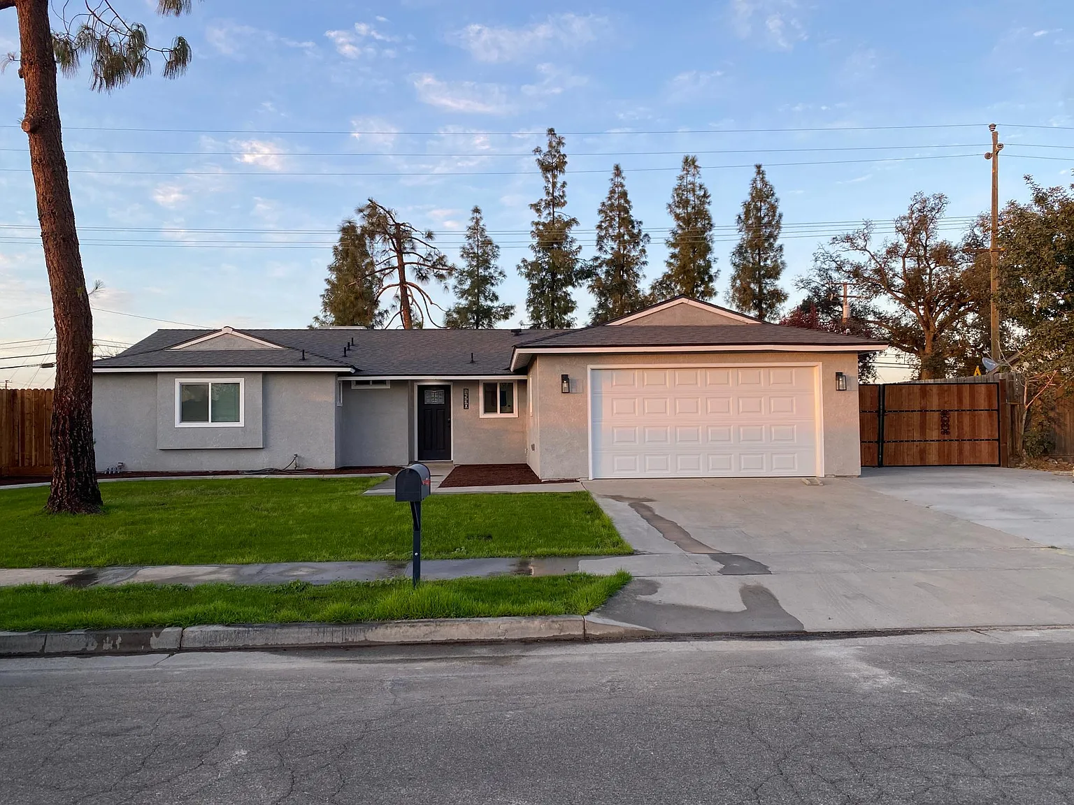 3 bed, 1243 sqft, $2,050 — Photo 1