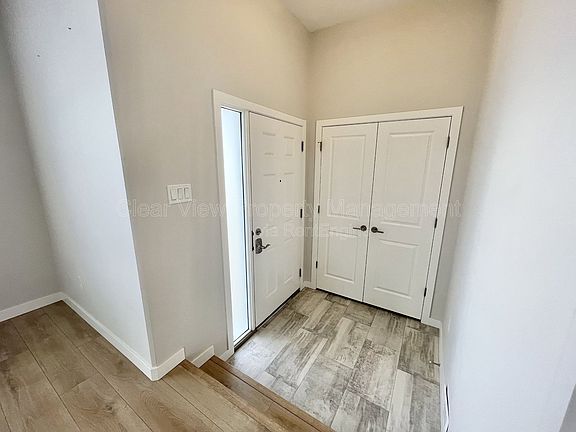 2nd image of 98 Sunridge Blvd W