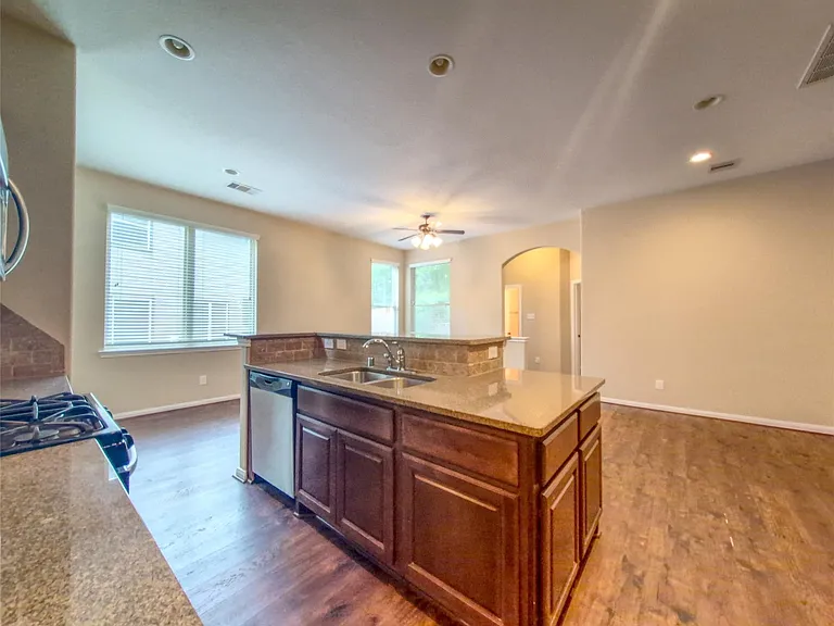 26 Cheswood Manor Dr — Photo 3