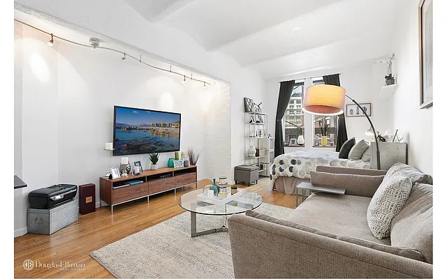 Rented by Douglas Elliman | media 7