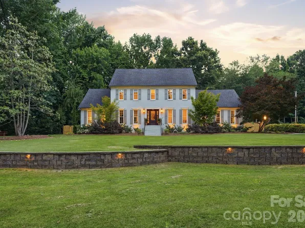 2516 Greenbrook Pkwy, Matthews, NC 28104
