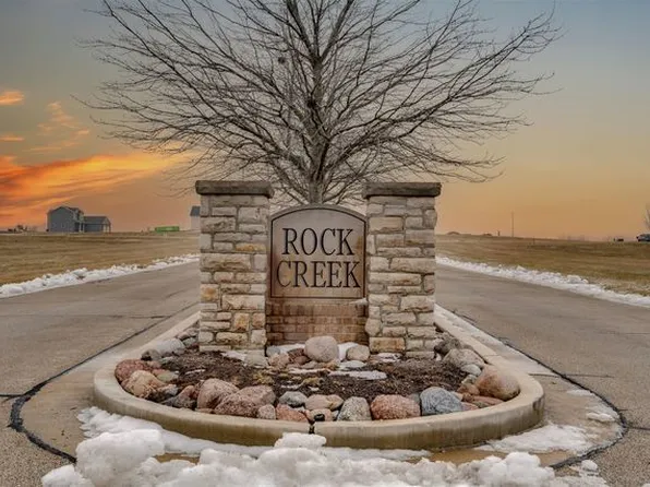 4 Sandstone Ave, Carlock, IL 61725