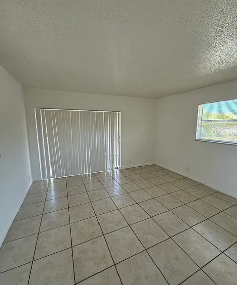 1020 N 18th Ct #201 — Photo 31