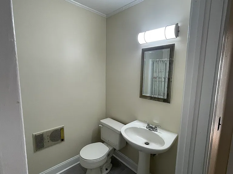 432 E 3rd St — Photo 12