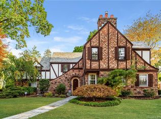 1582 Asylum Ave, West Hartford, CT 06117