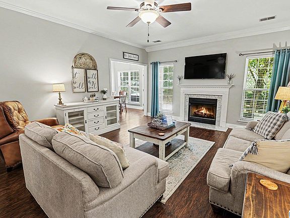 4th image of 160 Lake Forest Way