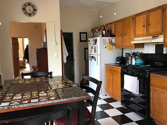2nd image of 125 London St #2