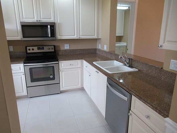 4th image of 37 Harbour Isle Drive E #Ph2